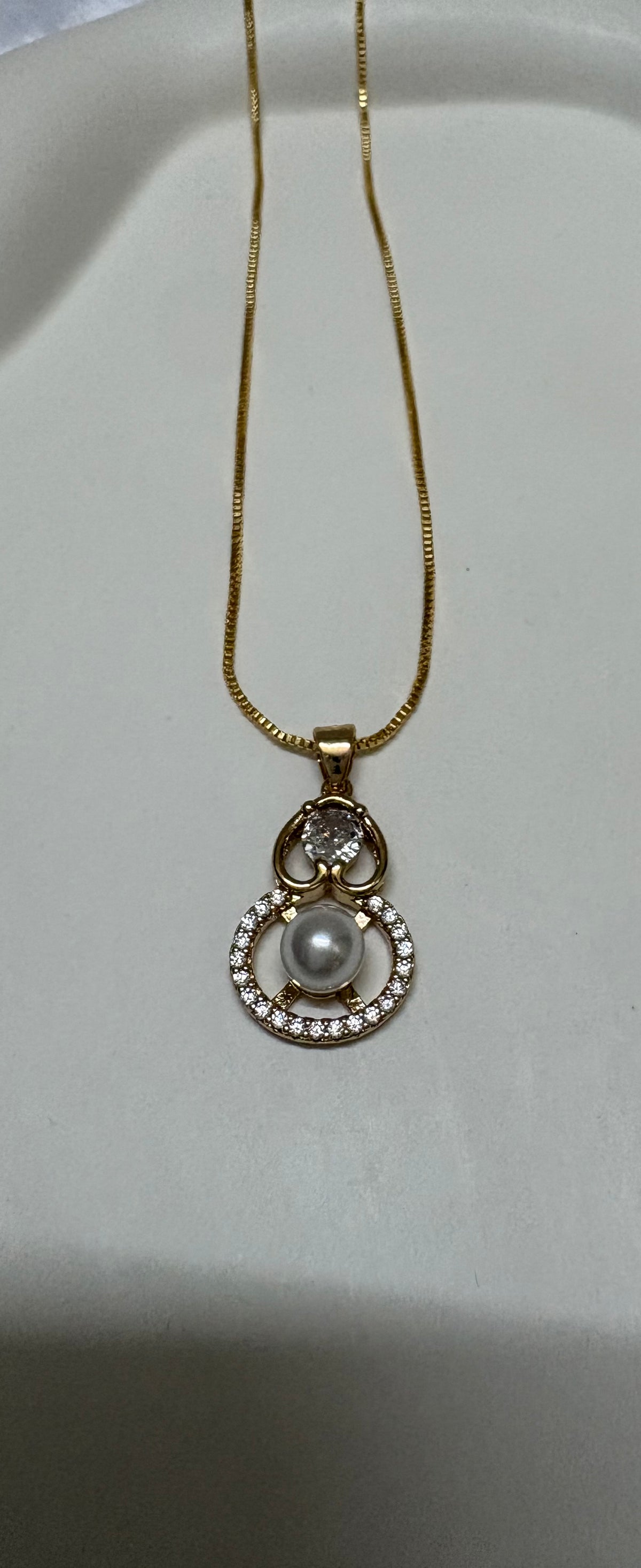 Pearl Circle Pendant Necklace – Dainty Gold-Tone Necklace
