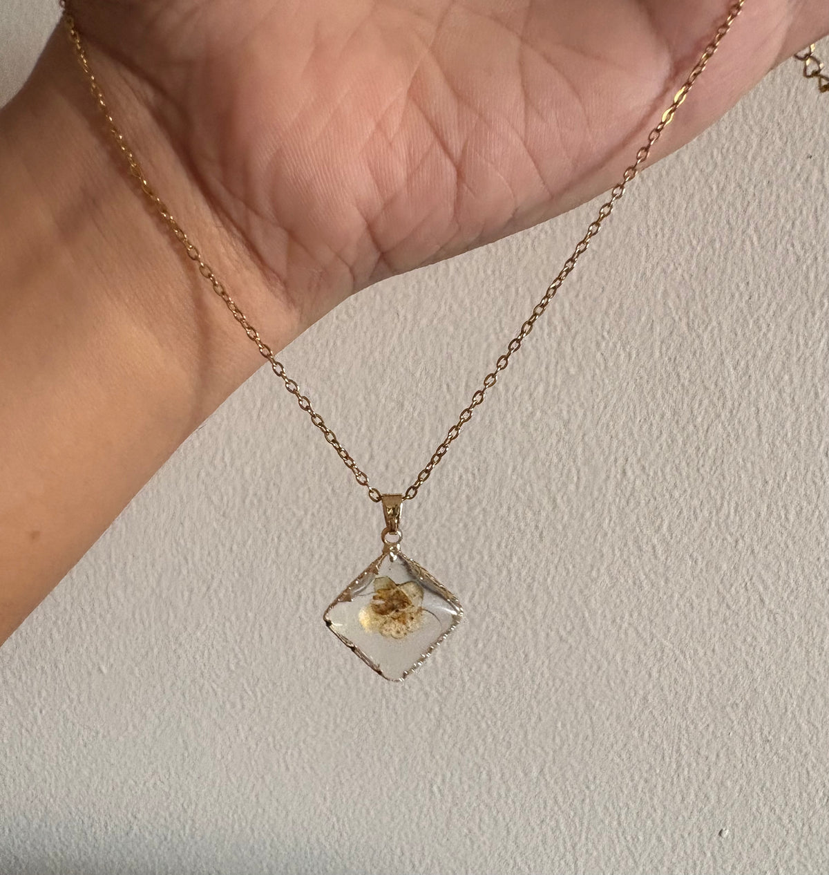 Pressed Flower Pendant Necklace – Delicate Floral Necklace