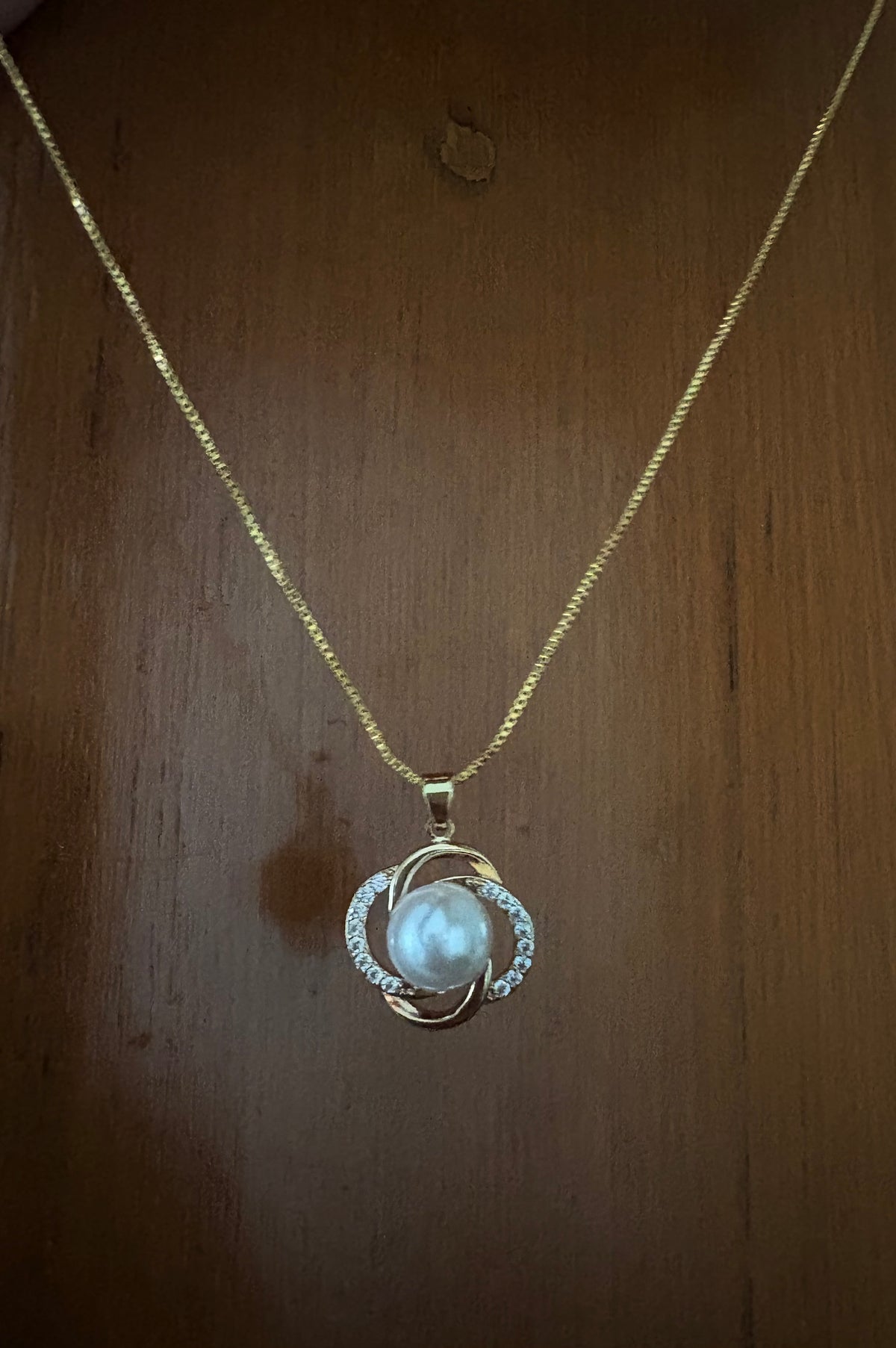 Pearl Pendant Necklace – Elegant Gold-Tone Statement Necklace