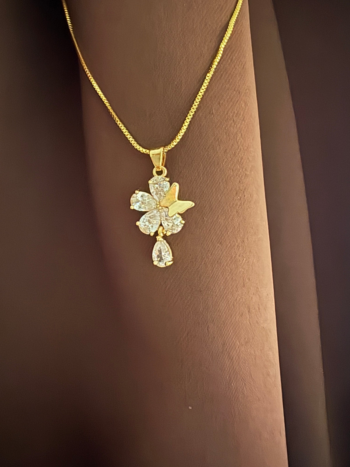 Floral Sparkle Pendant Necklace – Dainty Gold-Tone Necklace