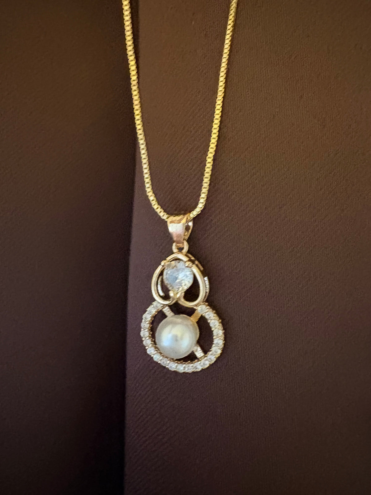 Pearl Circle Pendant Necklace – Dainty Gold-Tone Necklace