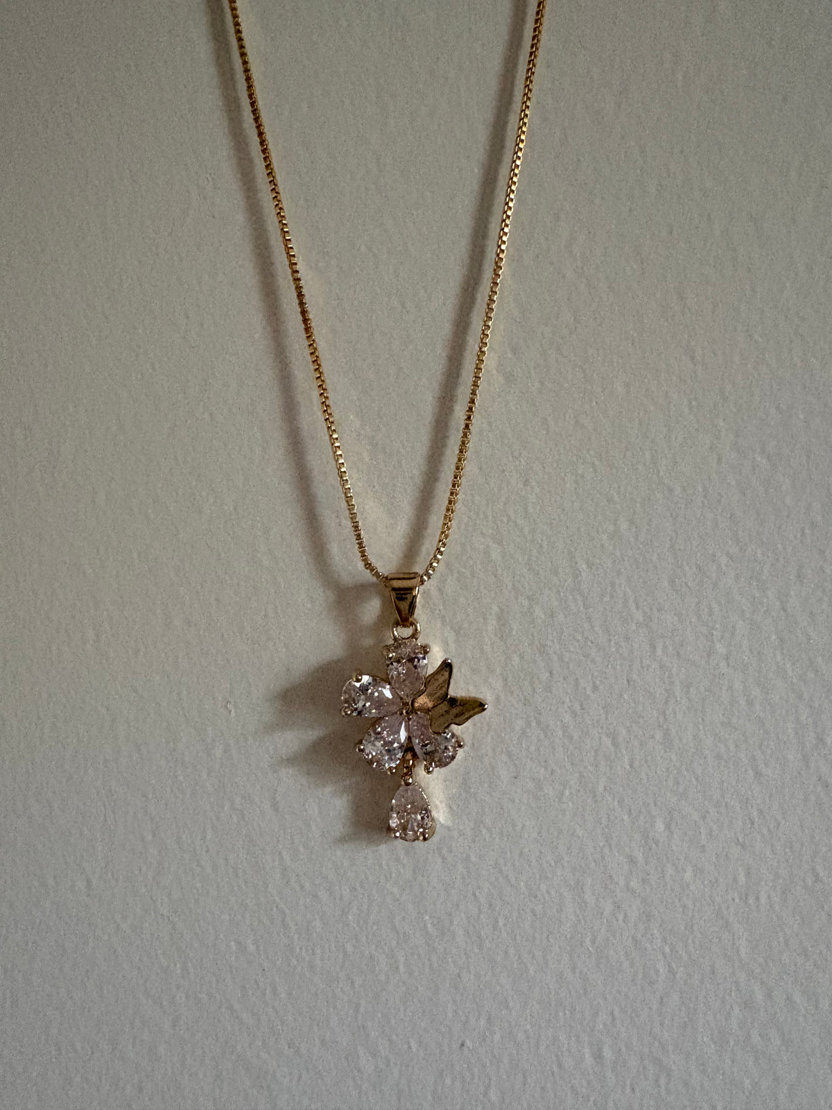 Floral Sparkle Pendant Necklace – Dainty Gold-Tone Necklace